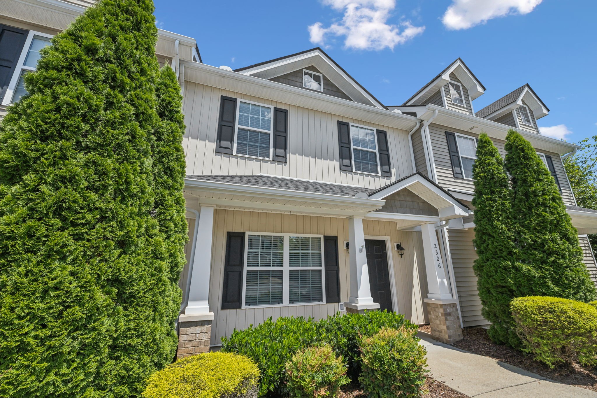 2306 New Holland Cir
