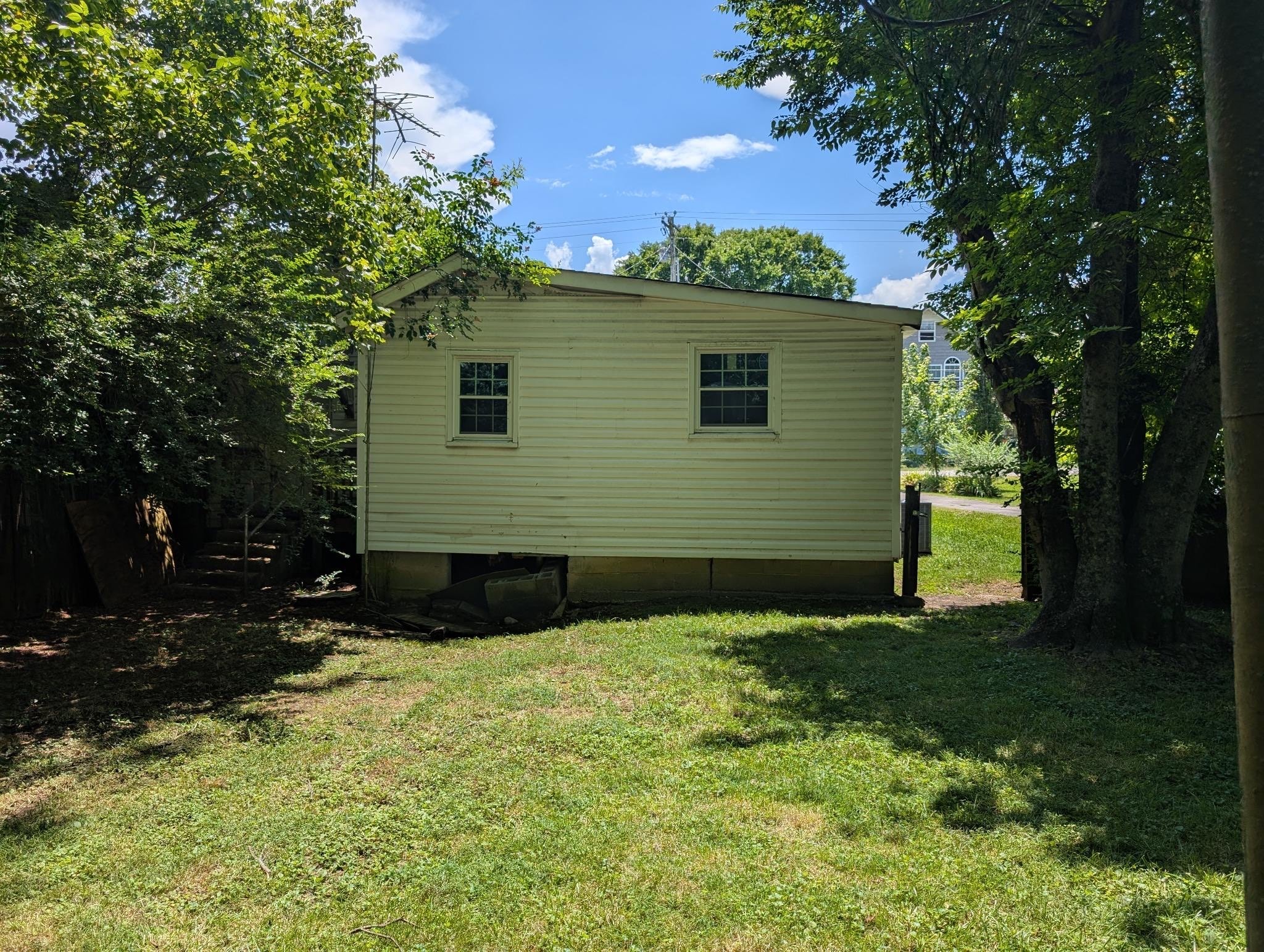 214 W Adams Ave