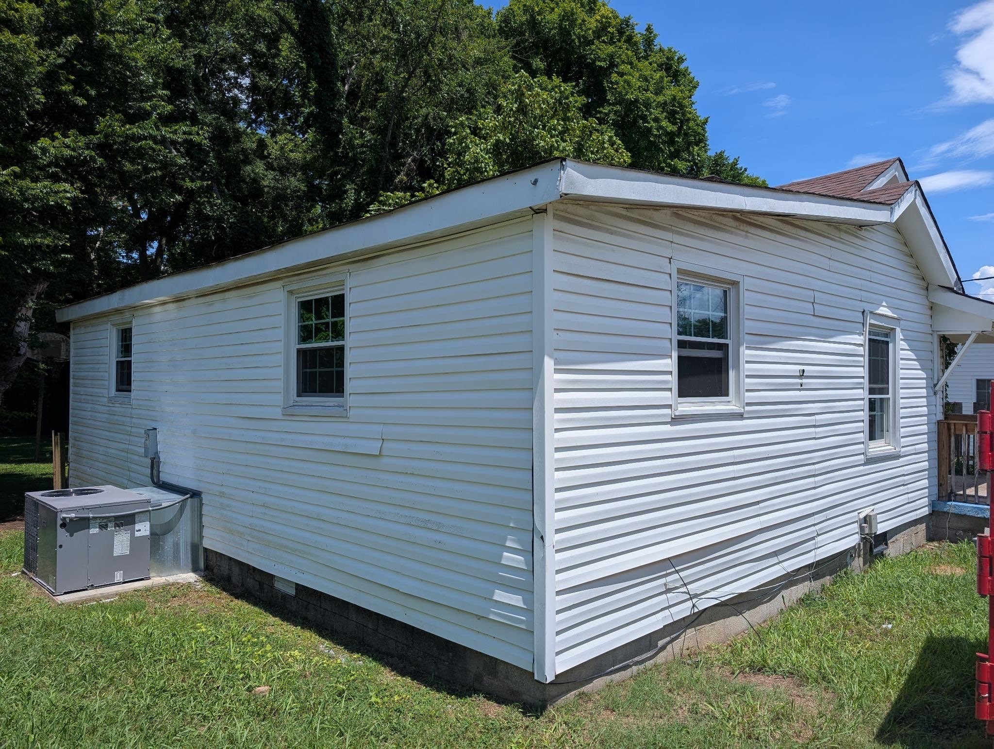 214 W Adams Ave