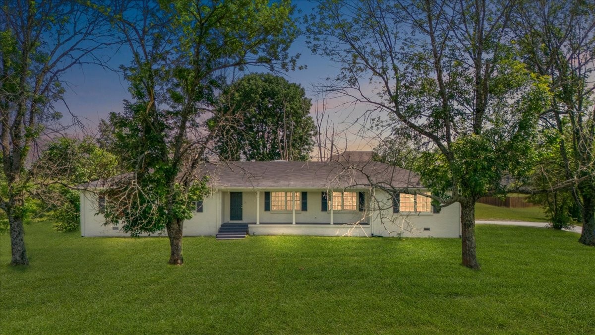 3280 Nina Cir