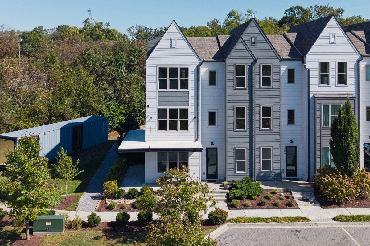 3-bed listing at 307 E Village Ln, Nashville
