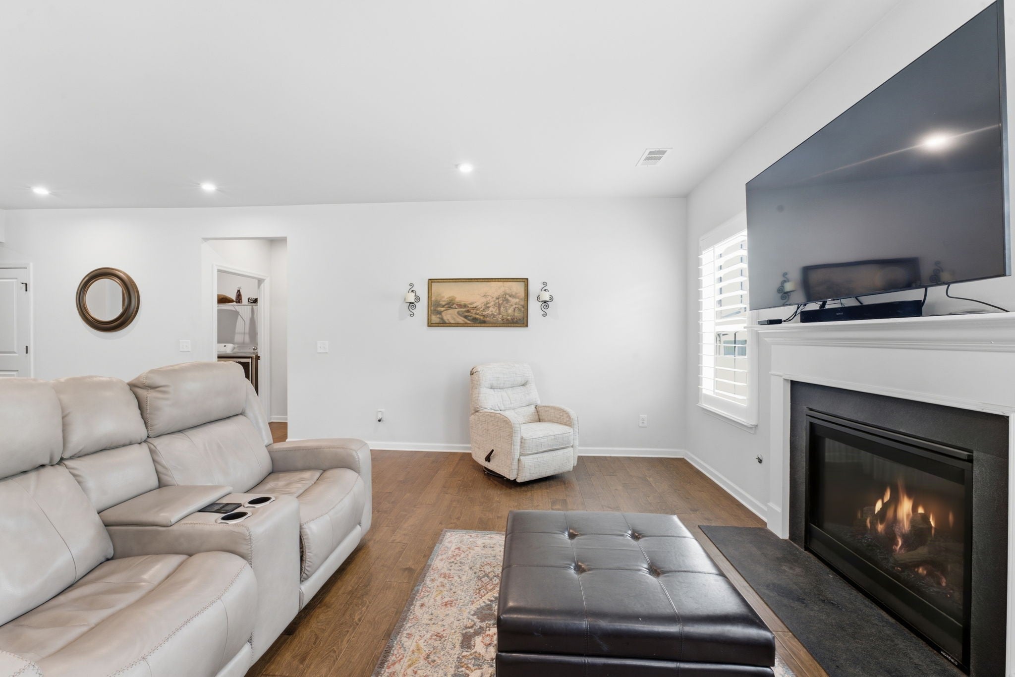 1015 Carnation Dr
