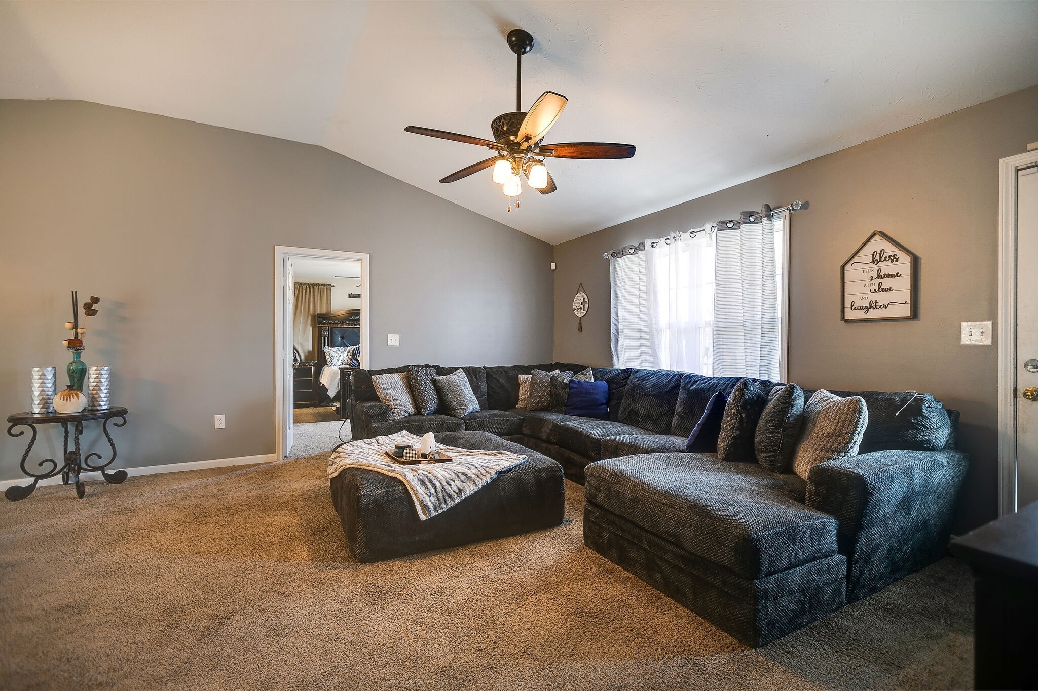 Photo 4 of 17 of 1748 University Dr house