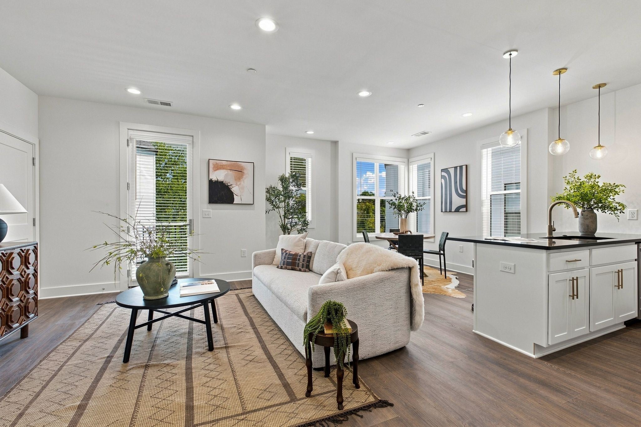 505 Community Ct 202