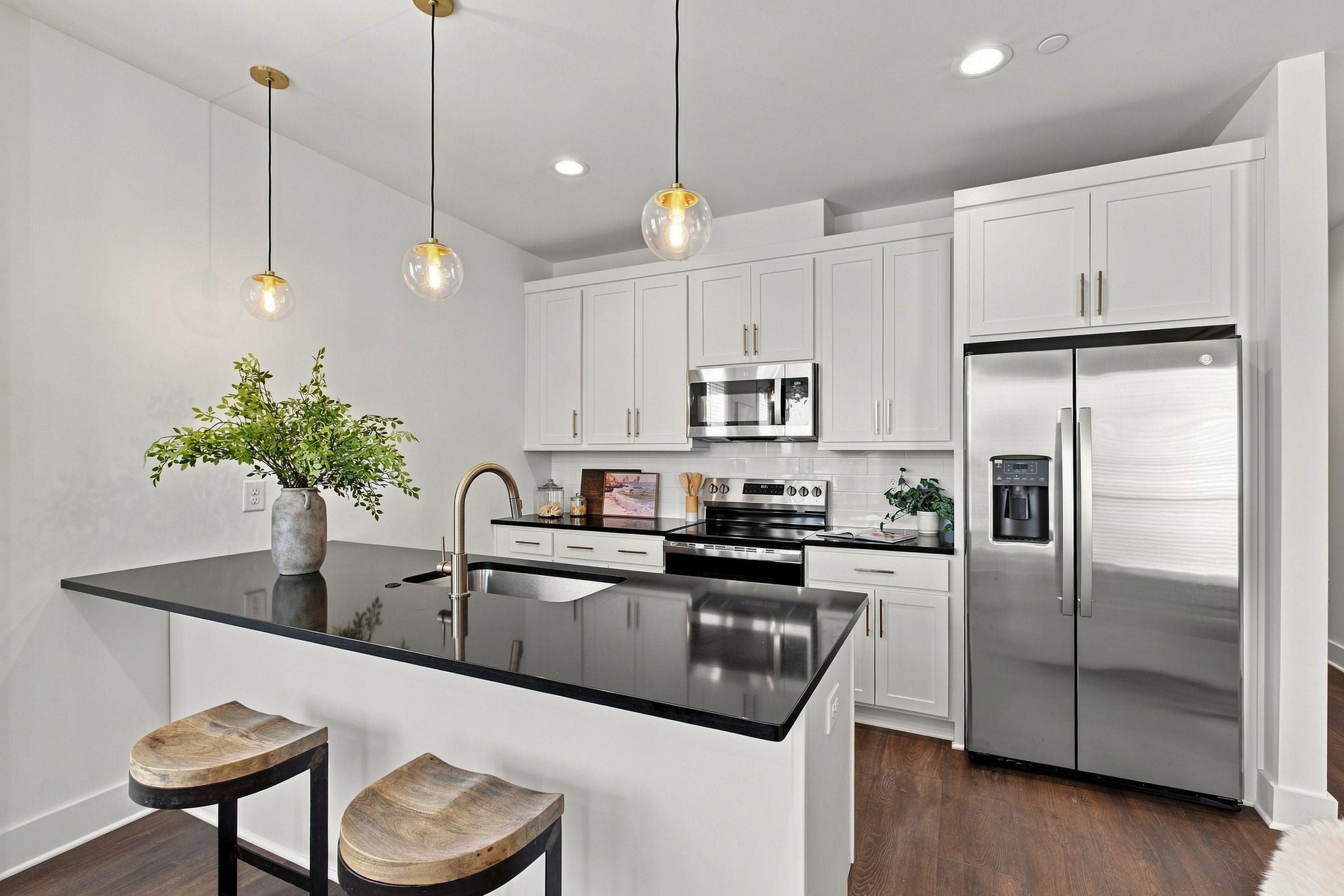 505 Community Ct 202