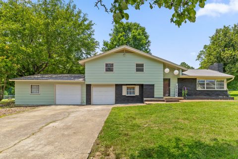 51 N Case Avenue Trenton GA 30752