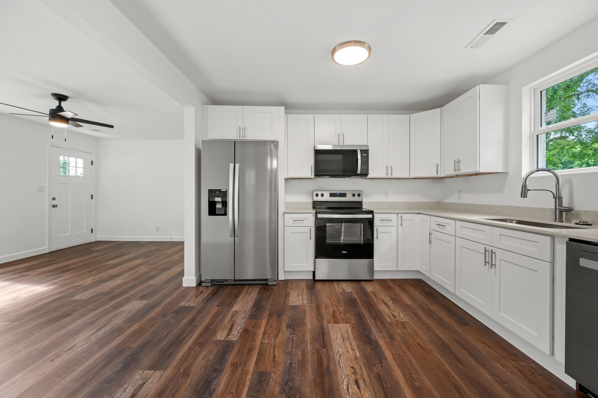 706 Mars St