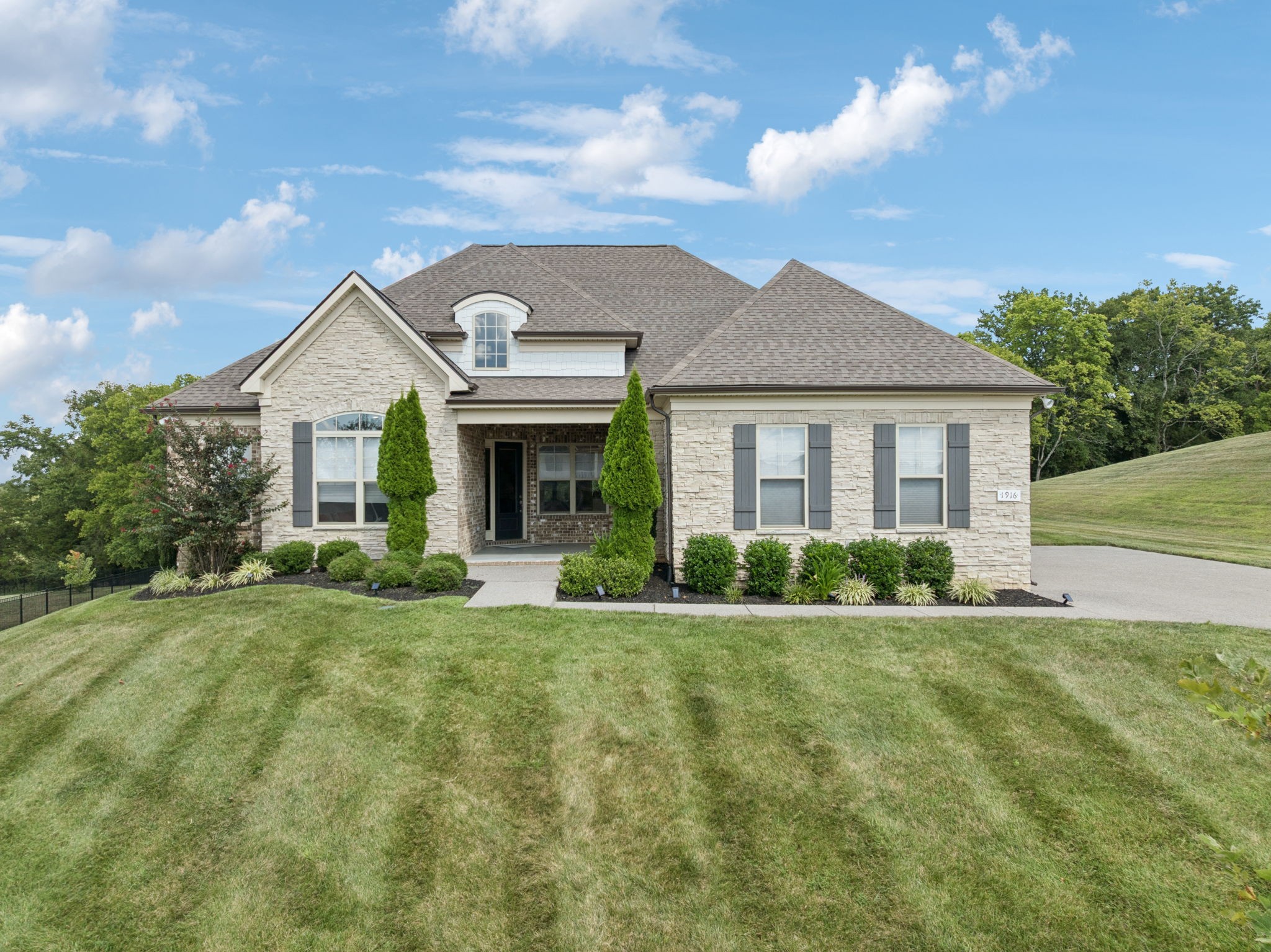1916 New Bristol Ln