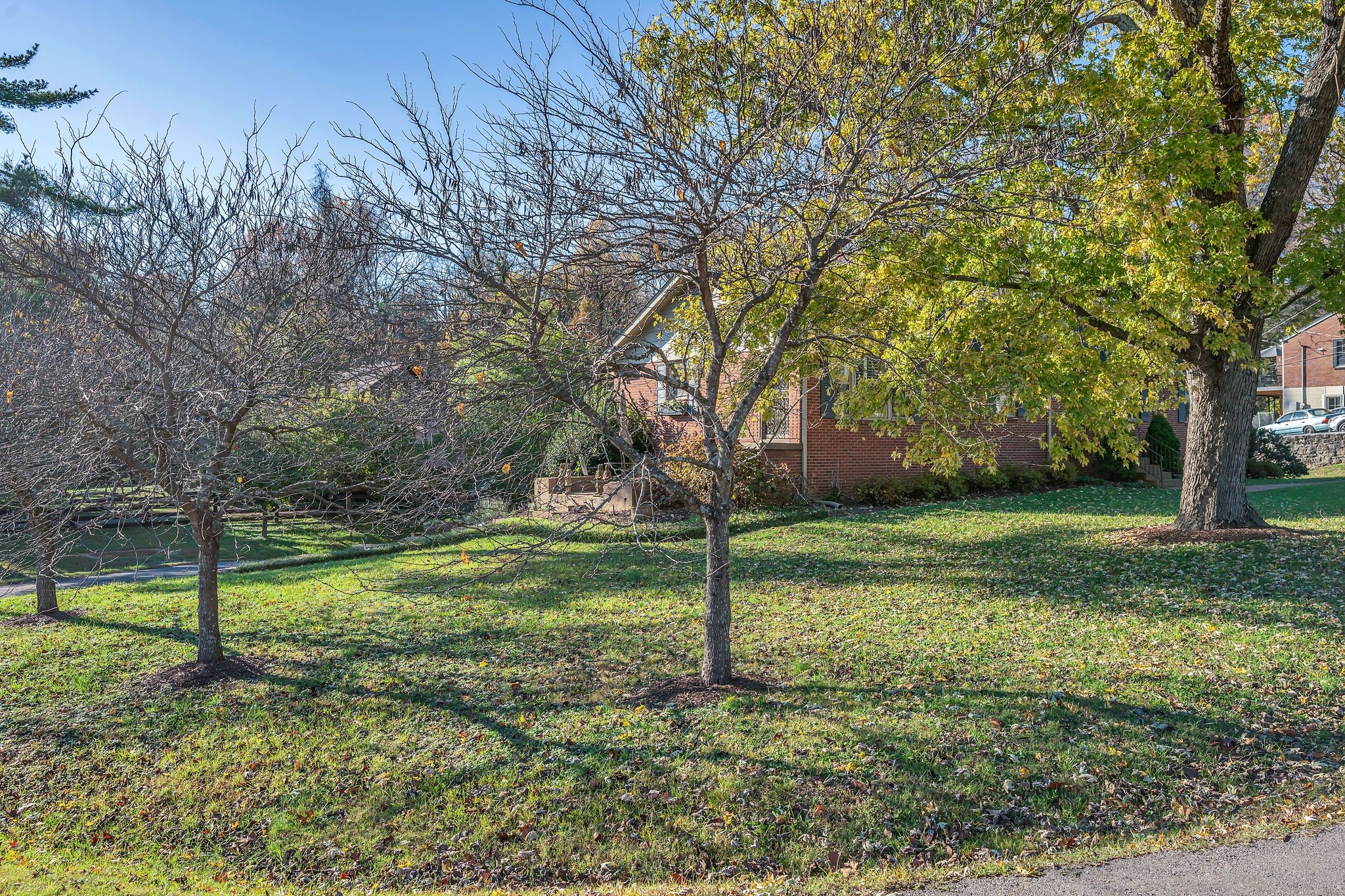 3811 Moss Rose Dr
