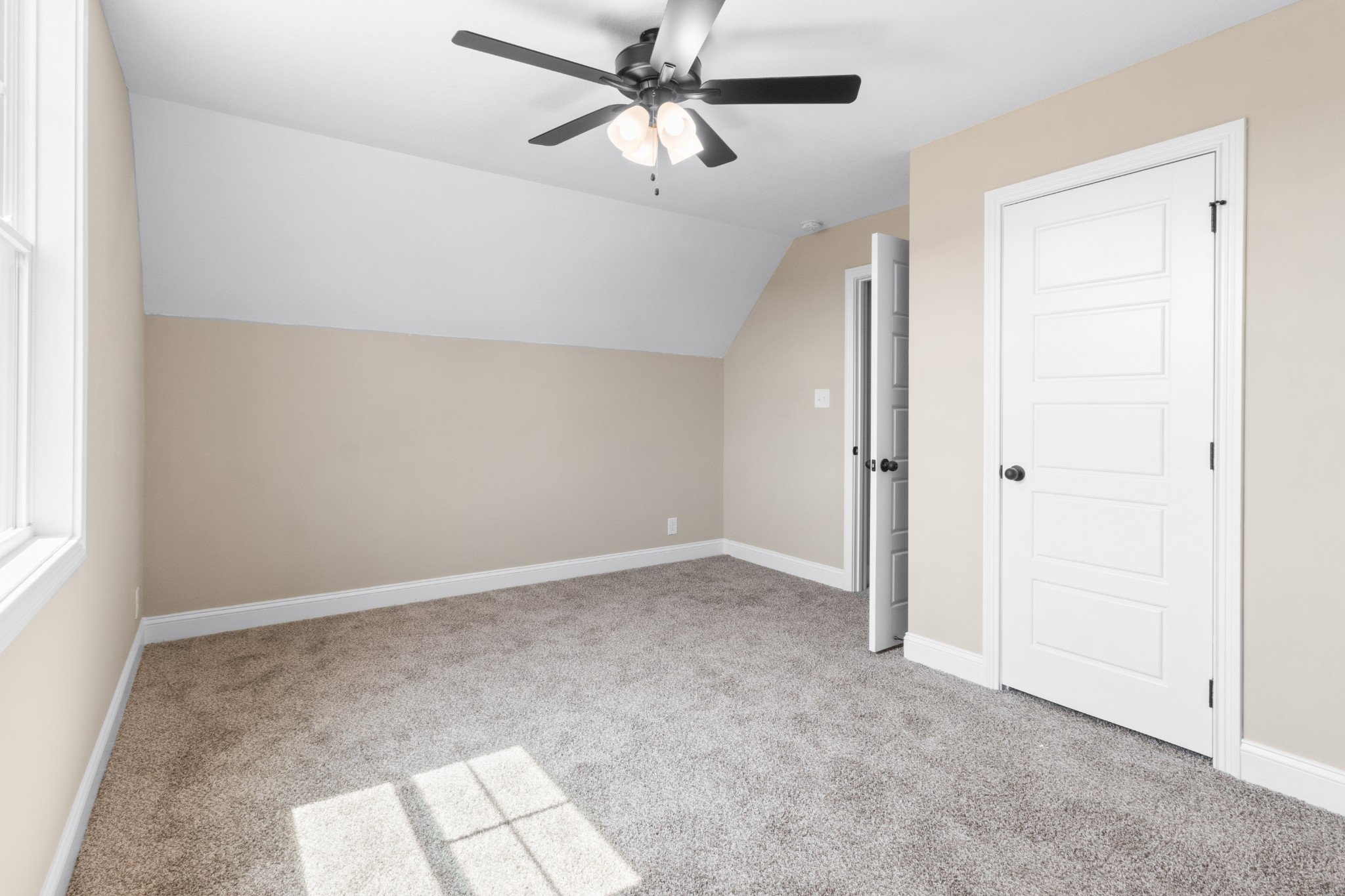 Clarksville, Tennessee 37040, United States, 3 Bedrooms Bedrooms, ,3 BathroomsBathrooms,Residential,Active,58308