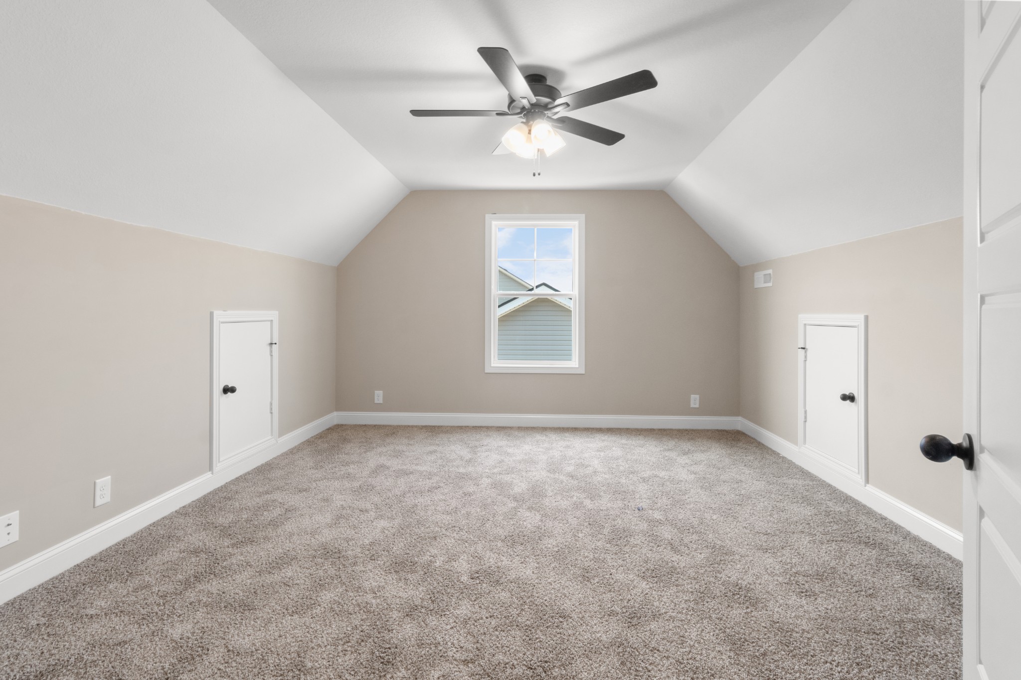 Clarksville, Tennessee 37040, United States, 3 Bedrooms Bedrooms, ,3 BathroomsBathrooms,Residential,Active,58308