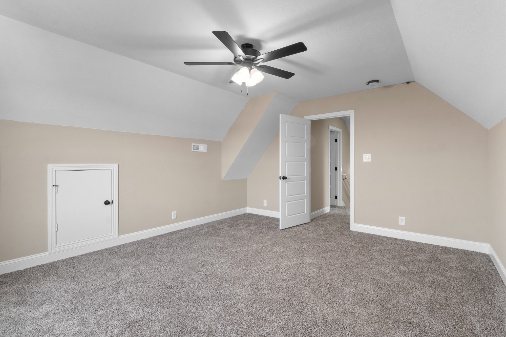 Clarksville, Tennessee 37040, United States, 3 Bedrooms Bedrooms, ,3 BathroomsBathrooms,Residential,Active,58308