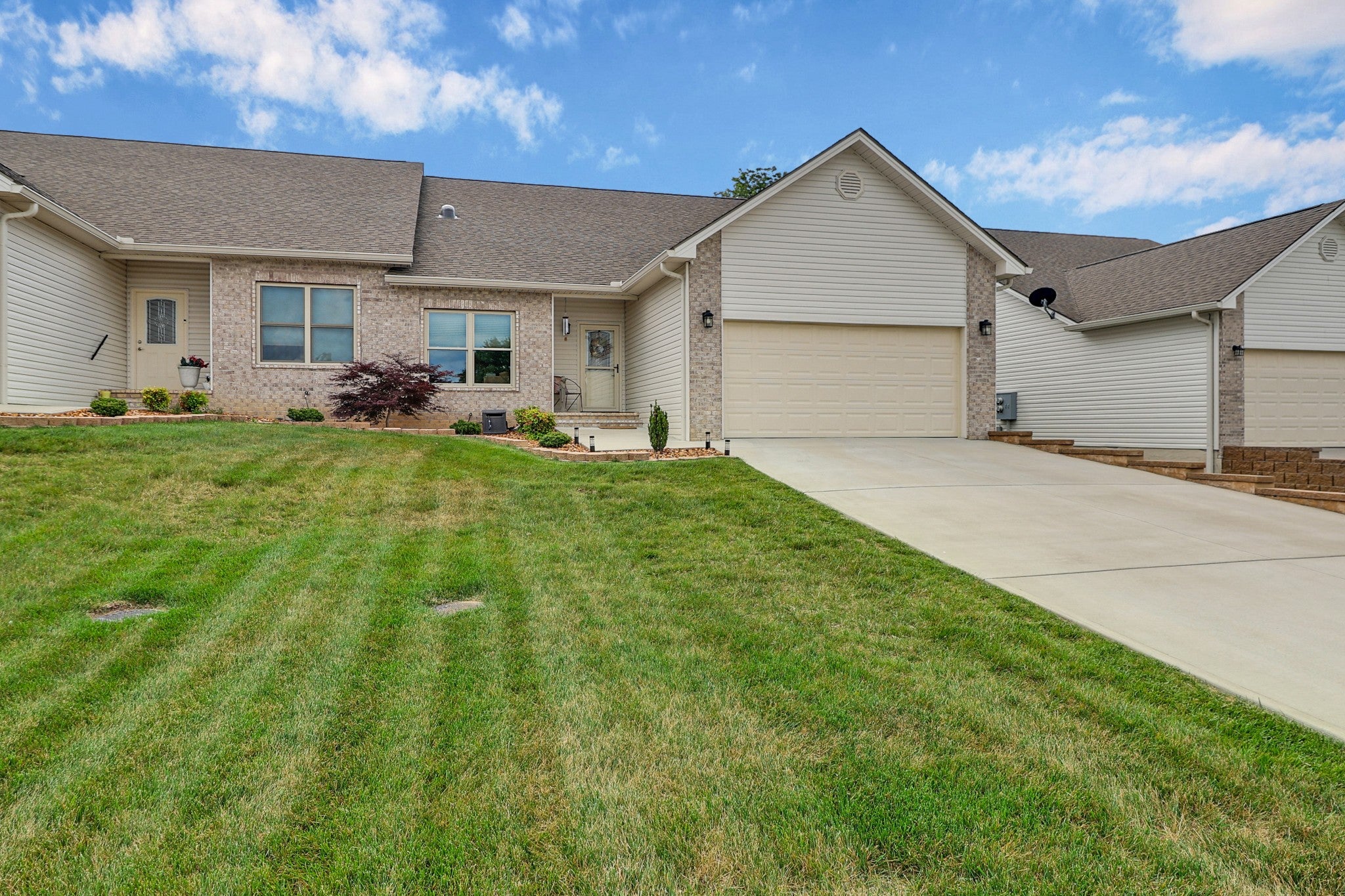 384 Woodgate Dr