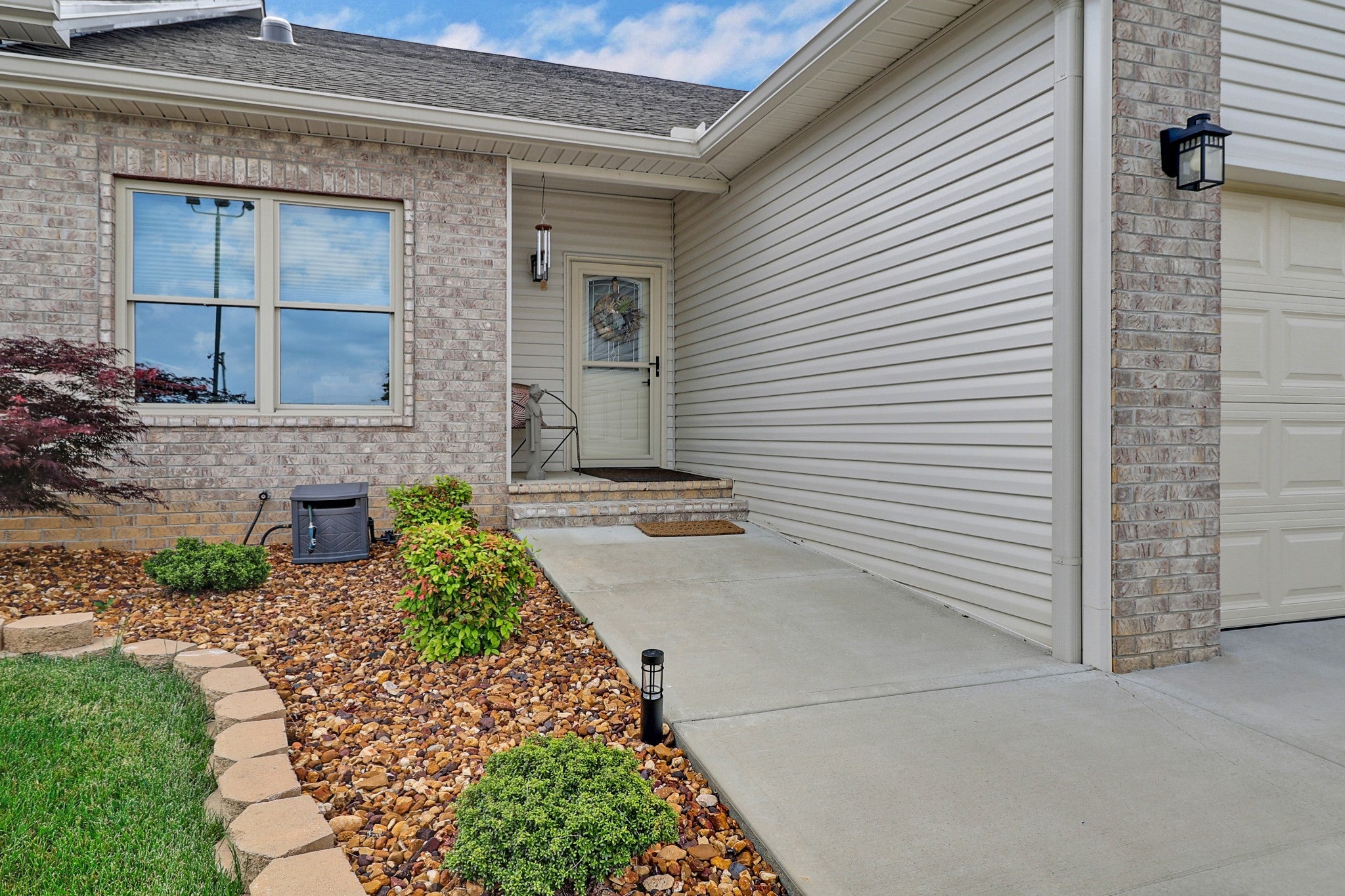 384 Woodgate Dr