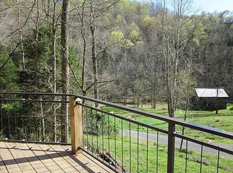 360 Spurlock Hollow Ln Gainesboro TN 38562