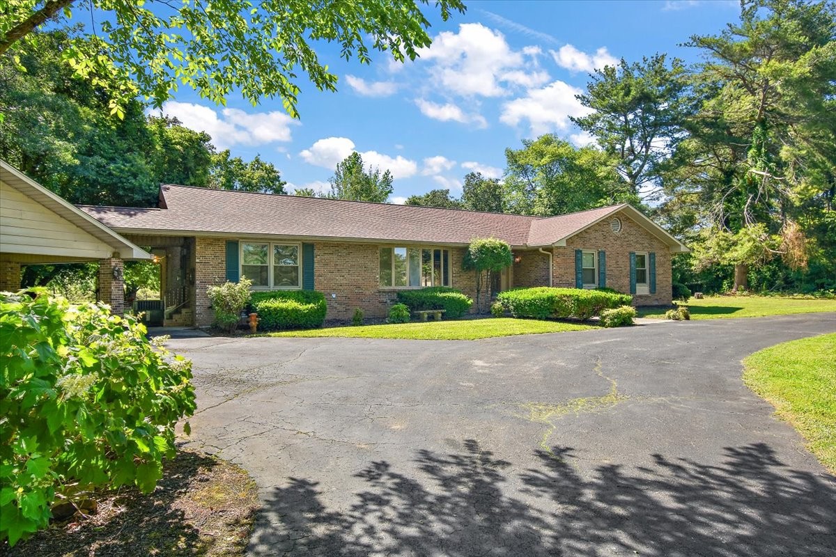 103 Colwell Ln