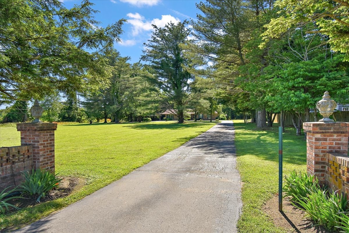 103 Colwell Ln