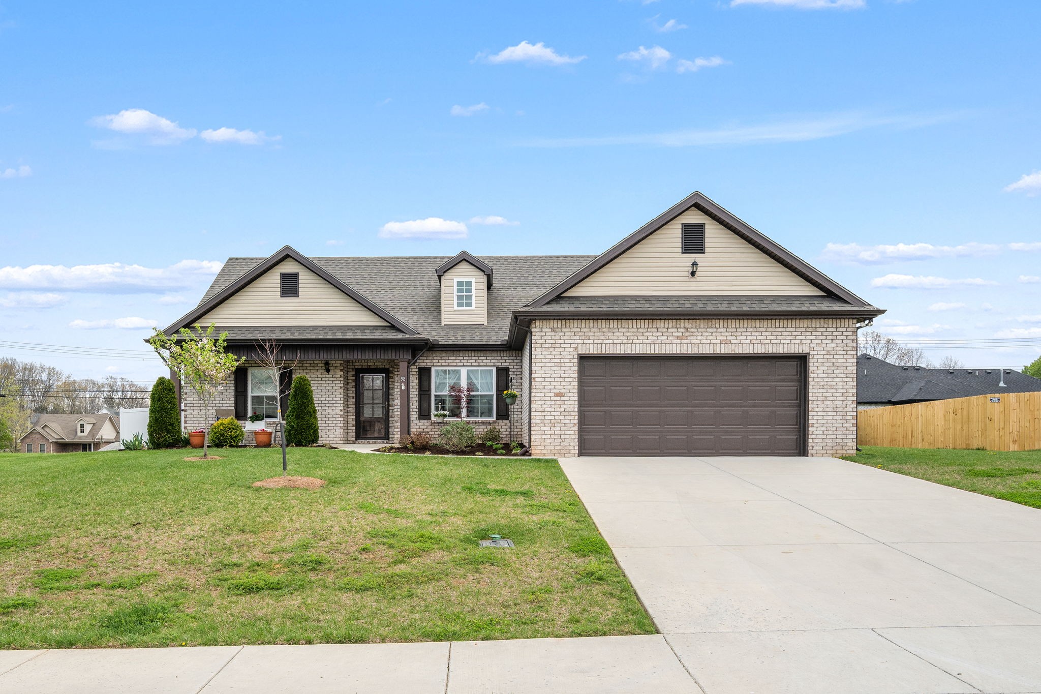 98 Pinnacle Point Ln