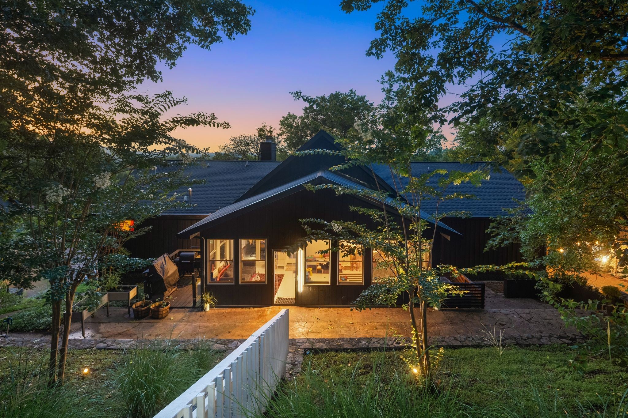 5937 Woodland Hills Dr