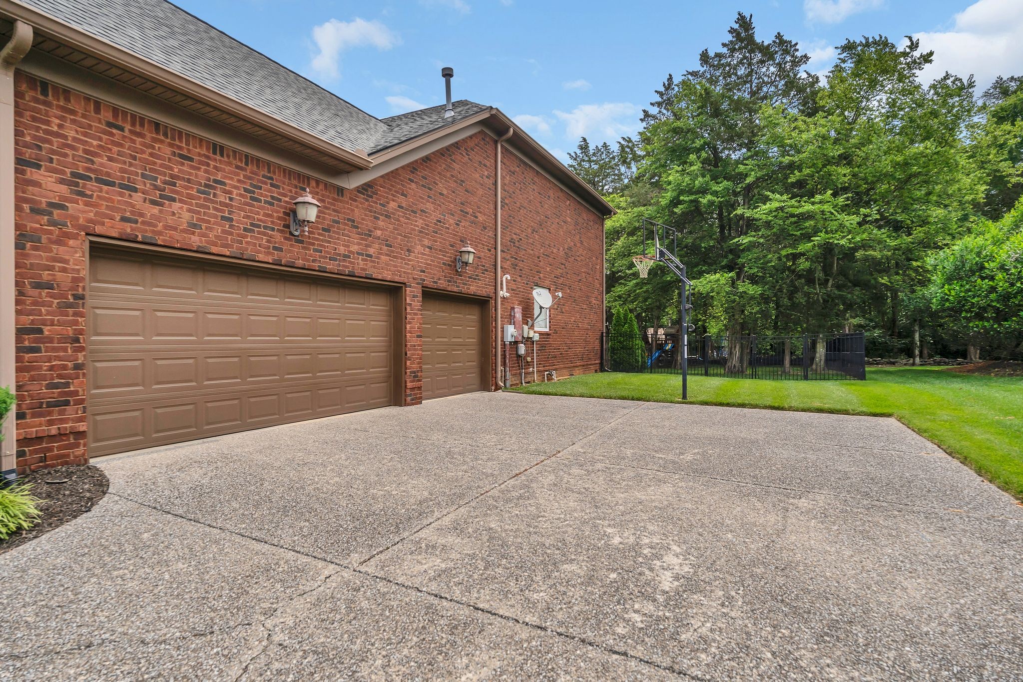 2544 Benington Pl