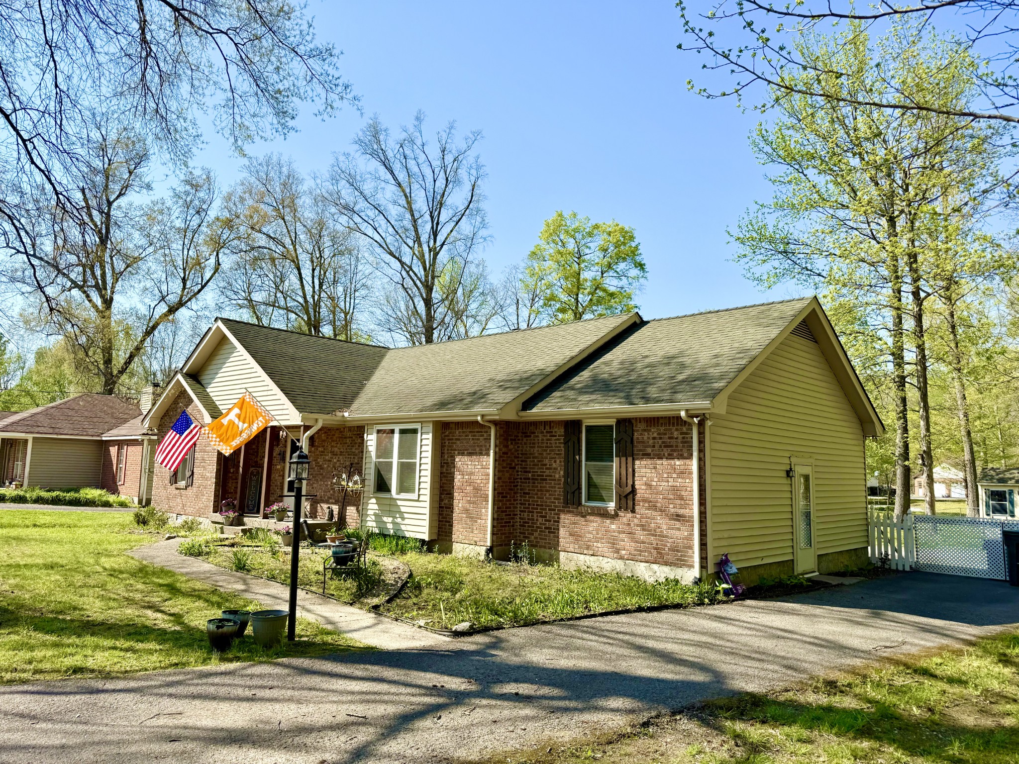 402 Rolling Acres Dr