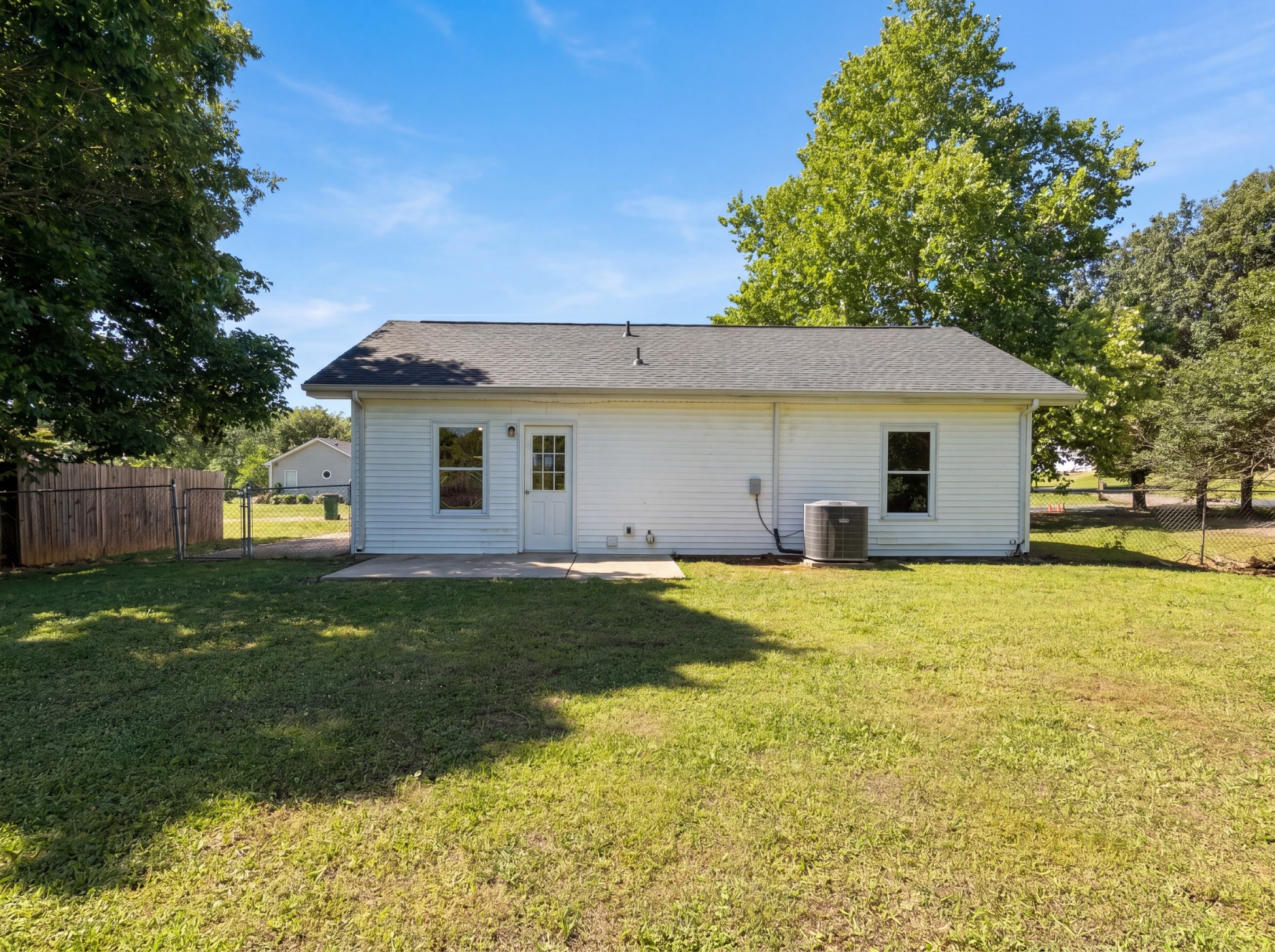 104 Frontier Ln