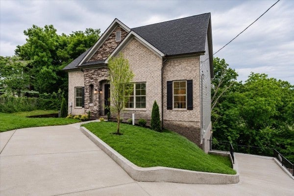 701 Harpeth Knoll Ct