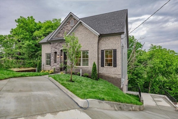 701 Harpeth Knoll Ct