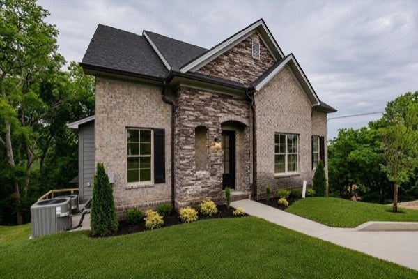 701 Harpeth Knoll Ct