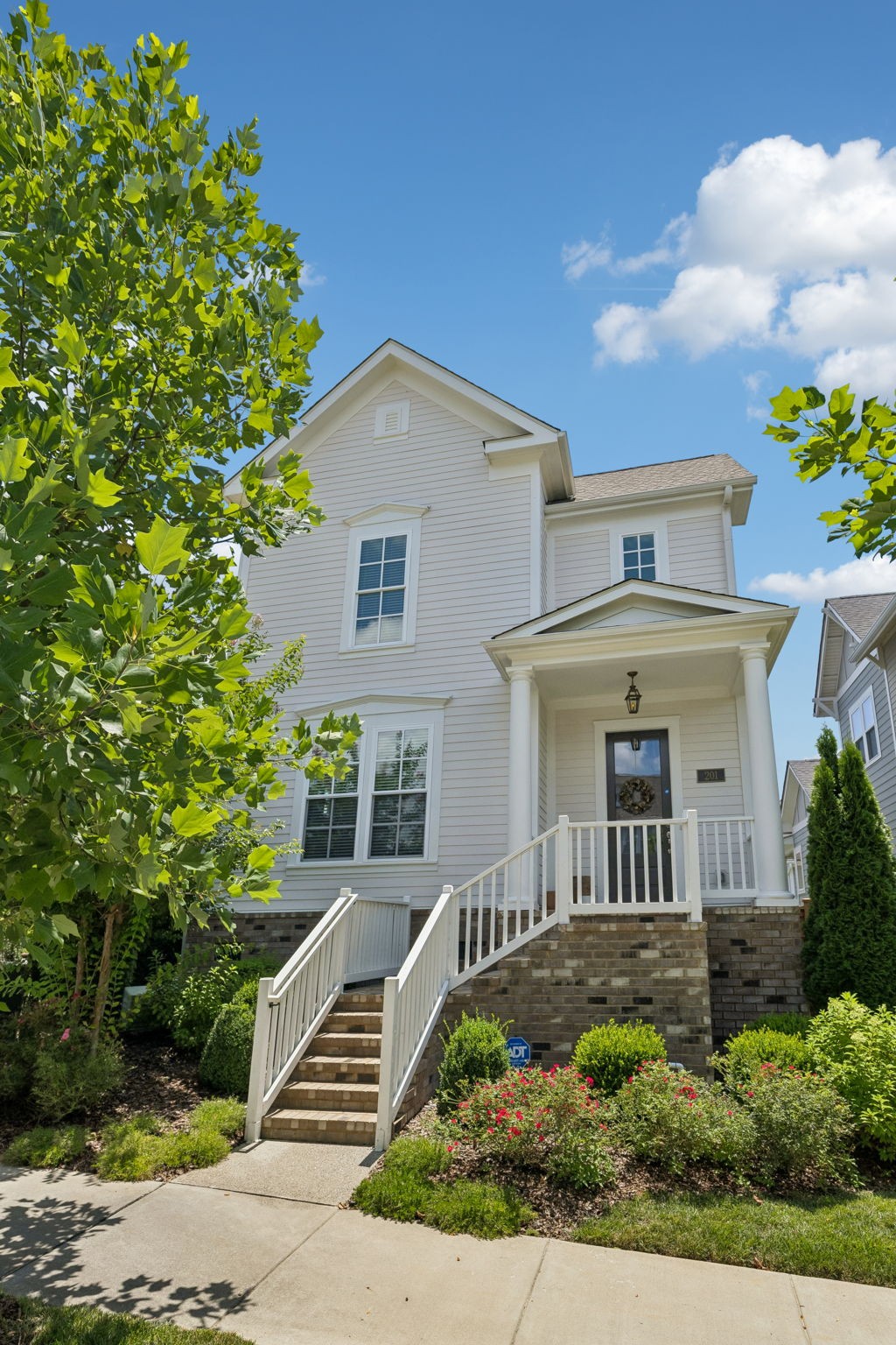 201 Moray Ct