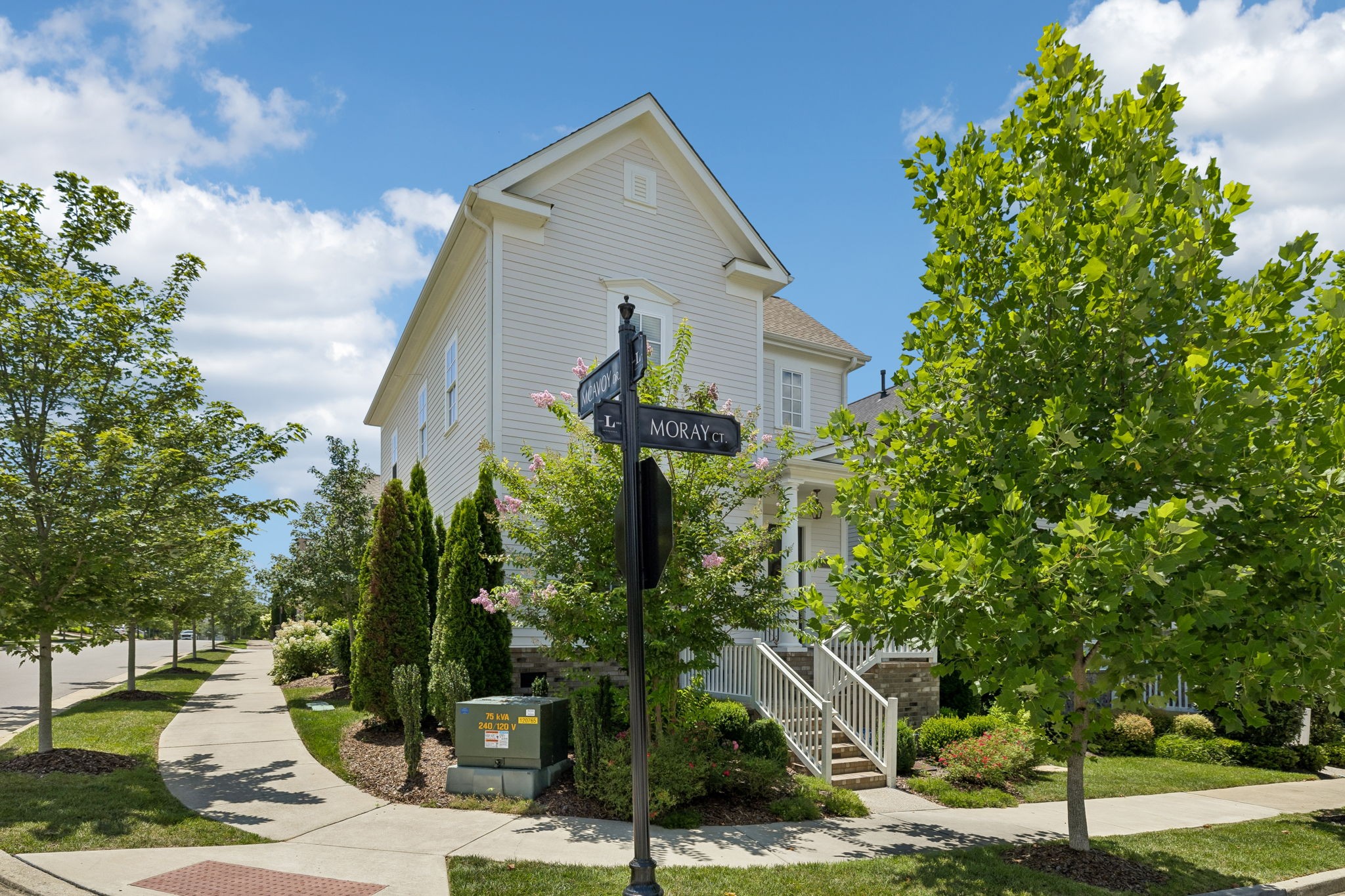 201 Moray Ct