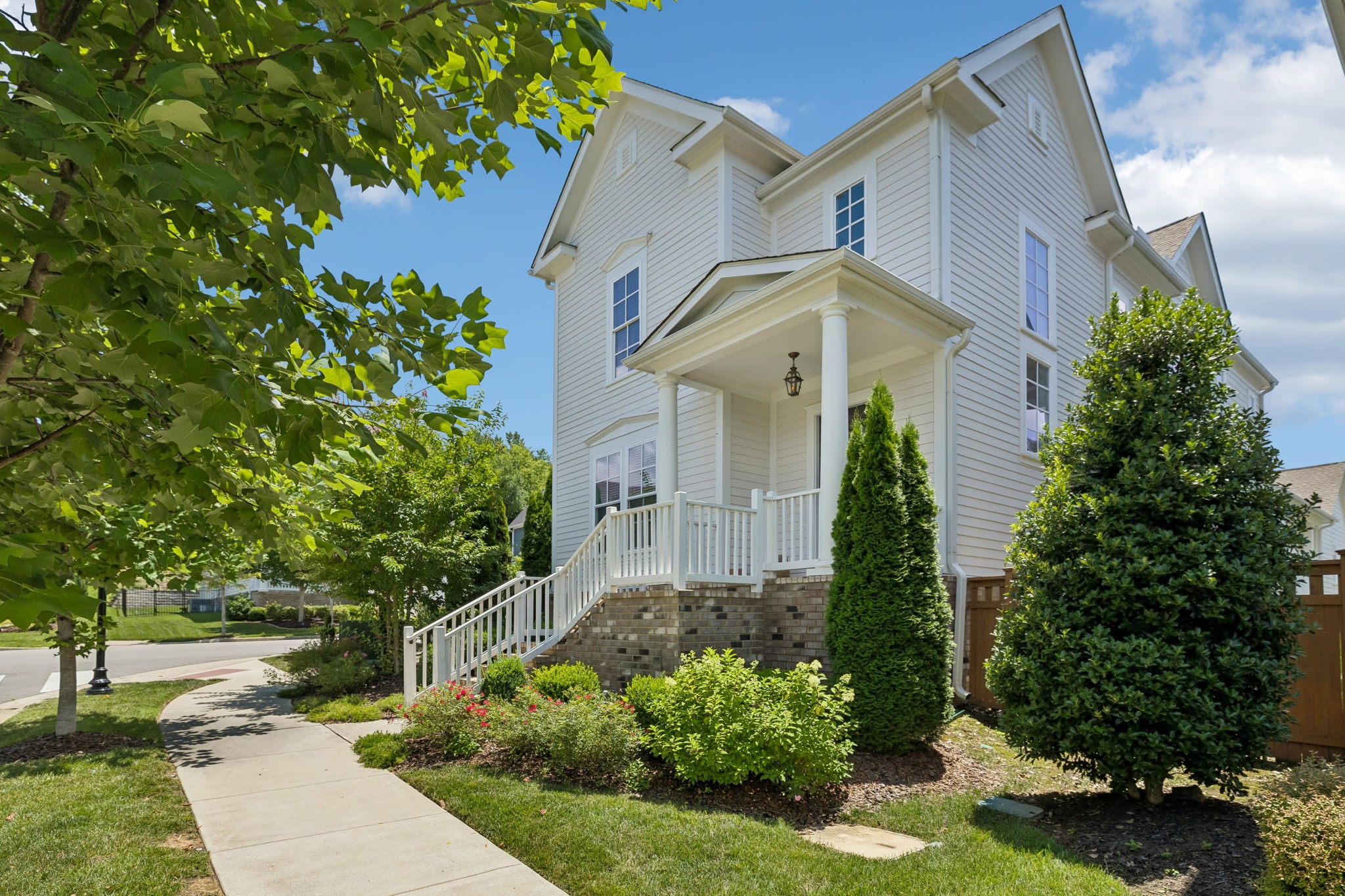 201 Moray Ct