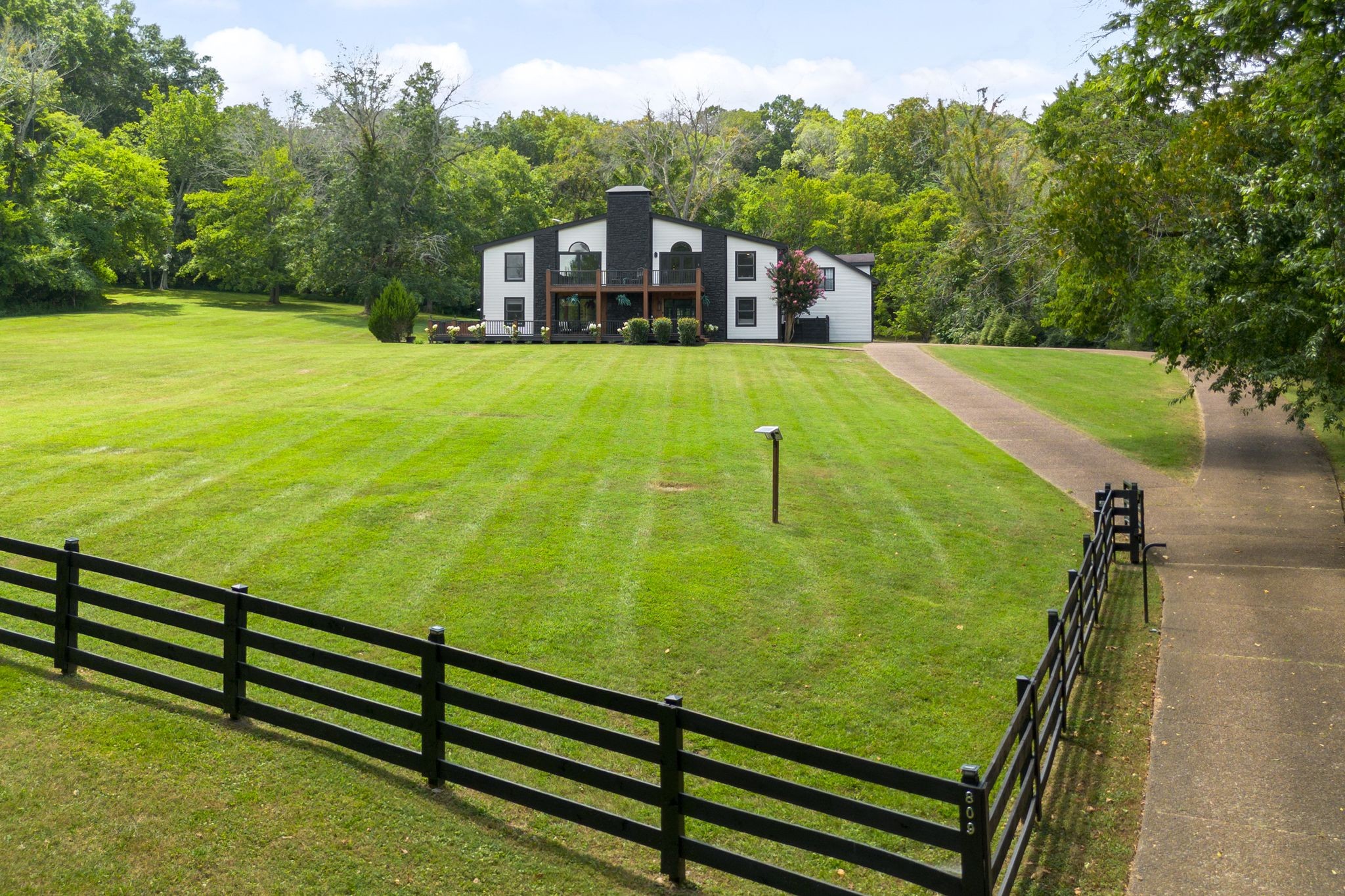 809 Sneed Rd W