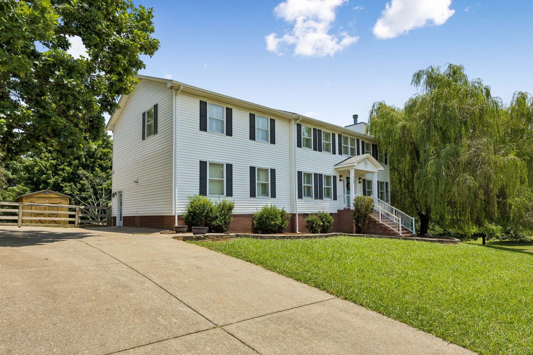 240 Crestview Dr