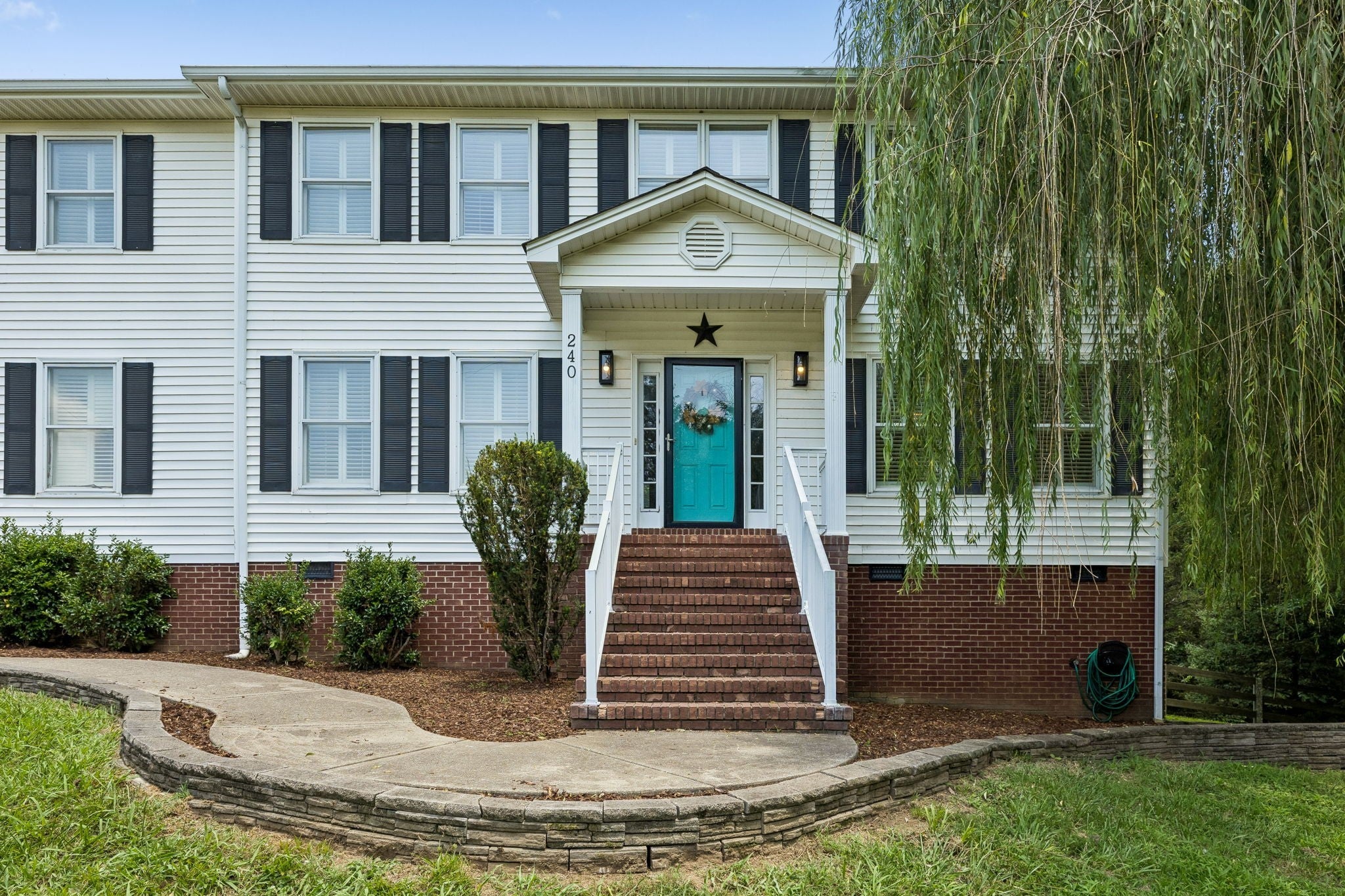 240 Crestview Dr