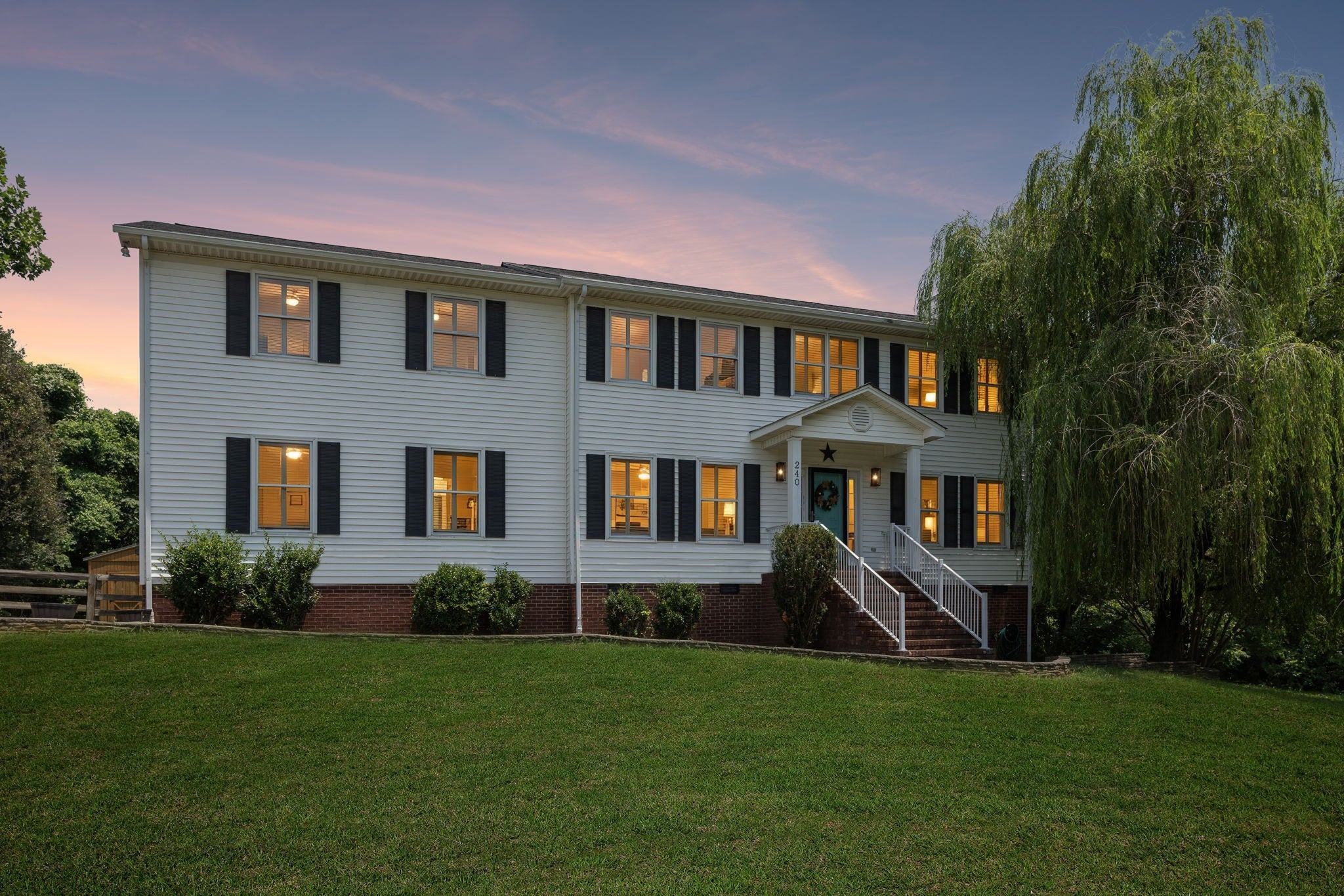 240 Crestview Dr