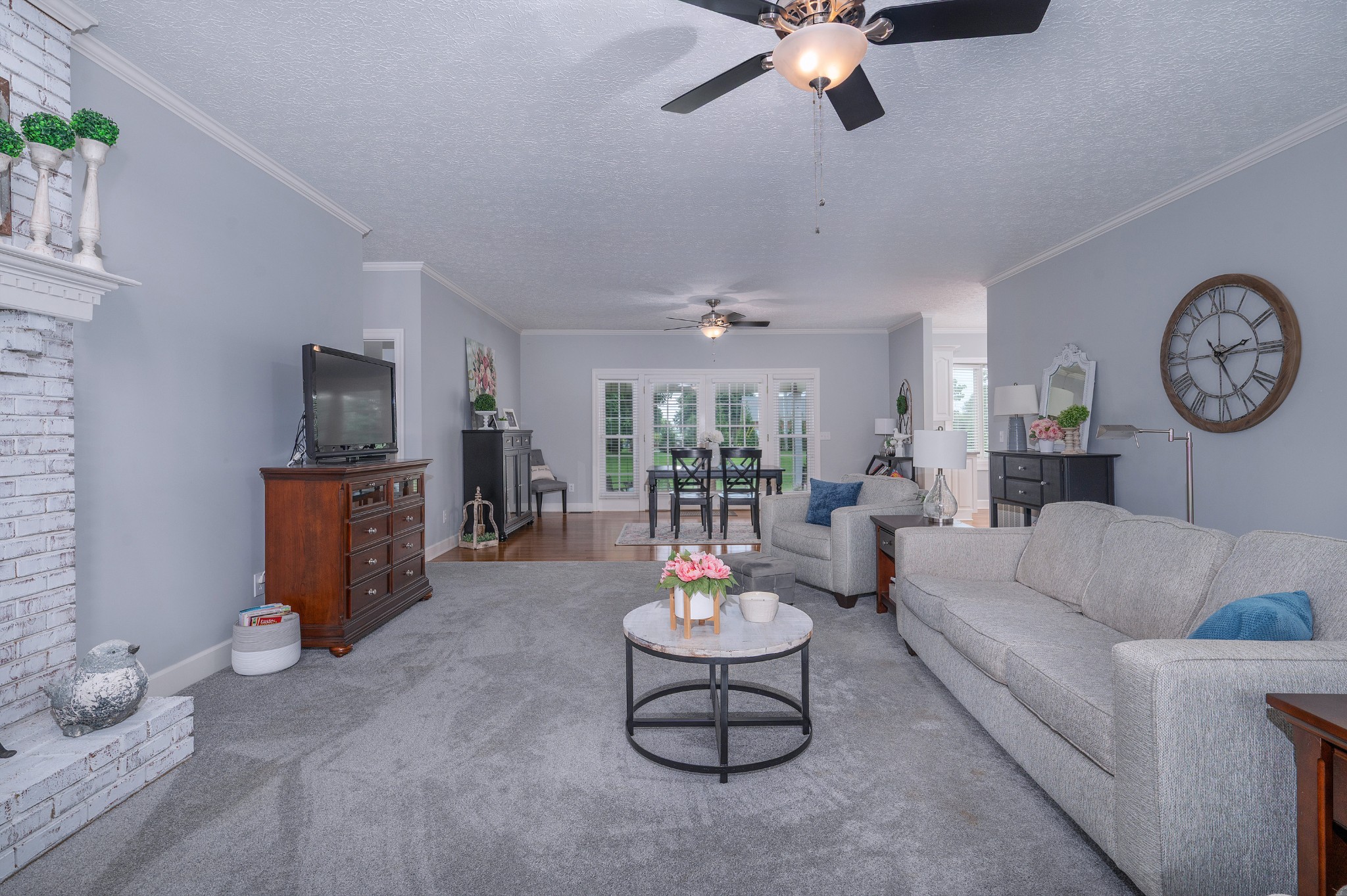 215 W Longview Dr