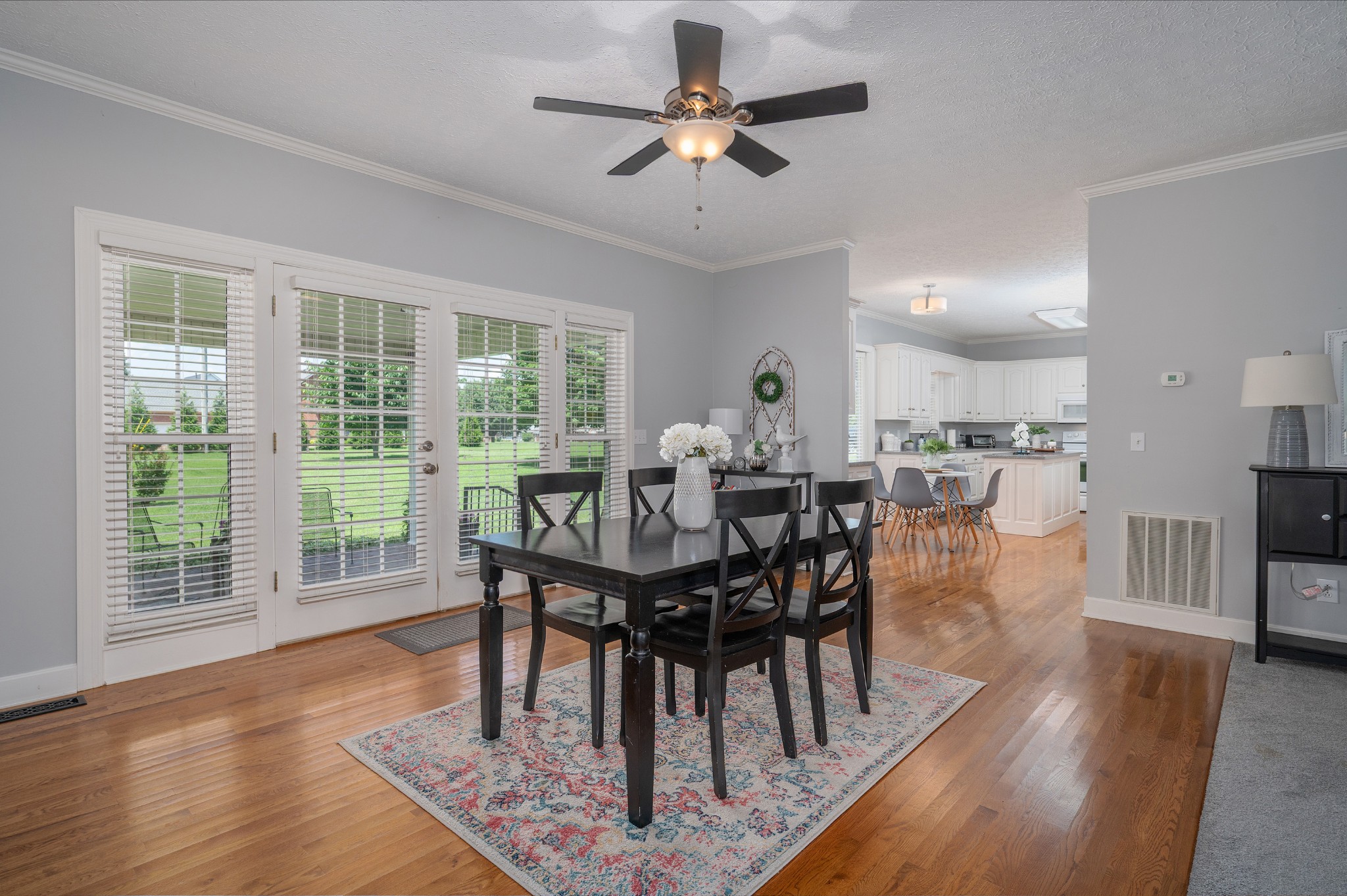 215 W Longview Dr