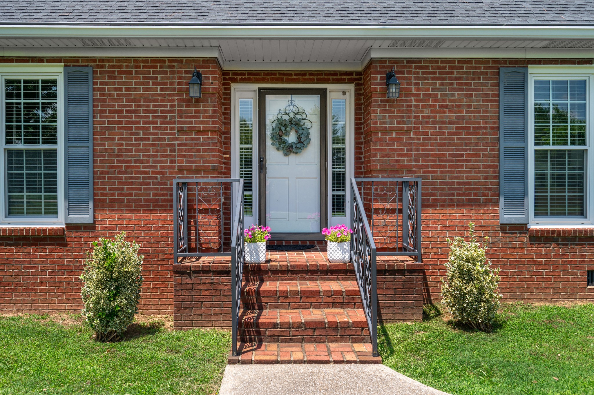 215 W Longview Dr