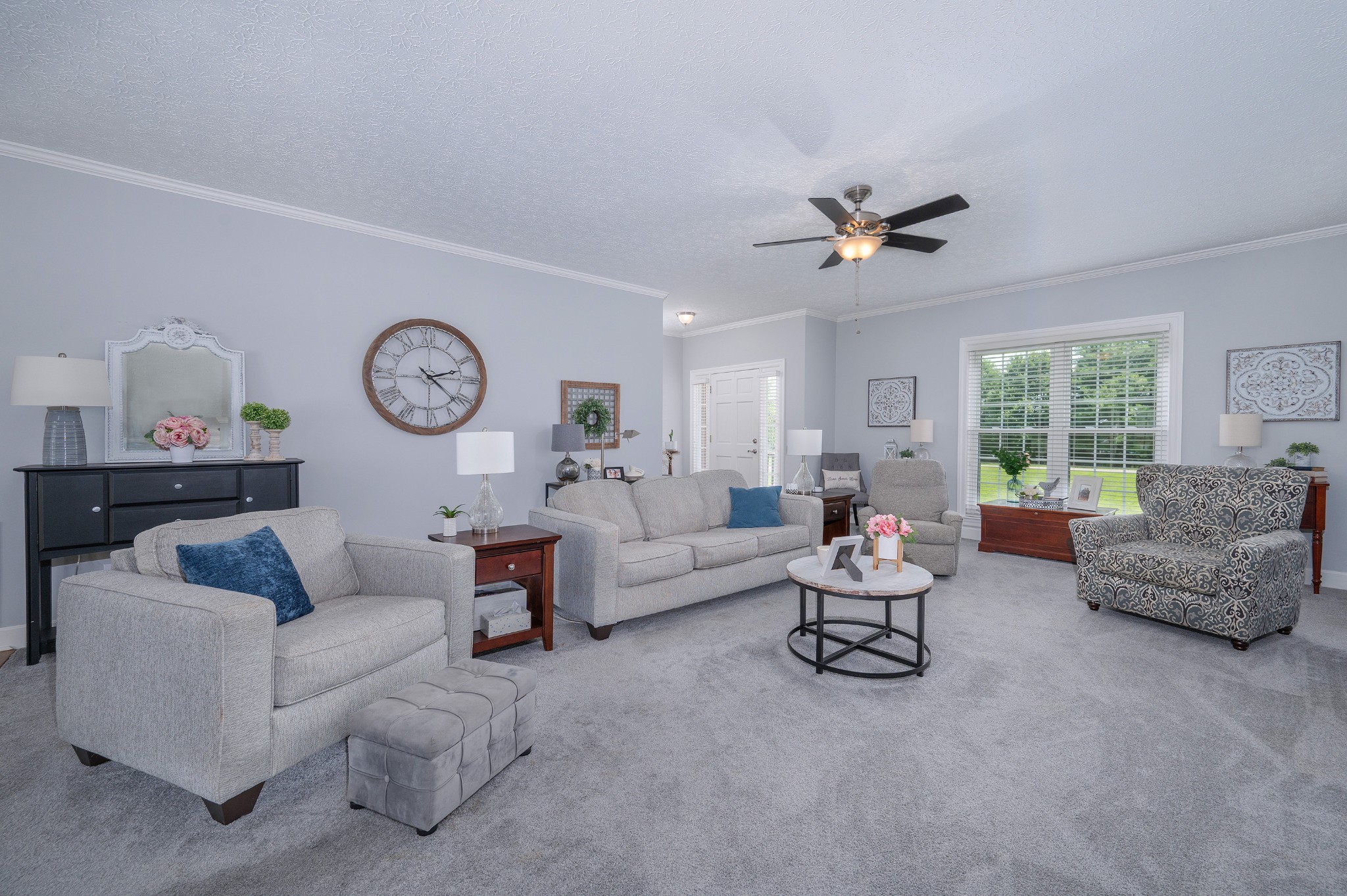 215 W Longview Dr