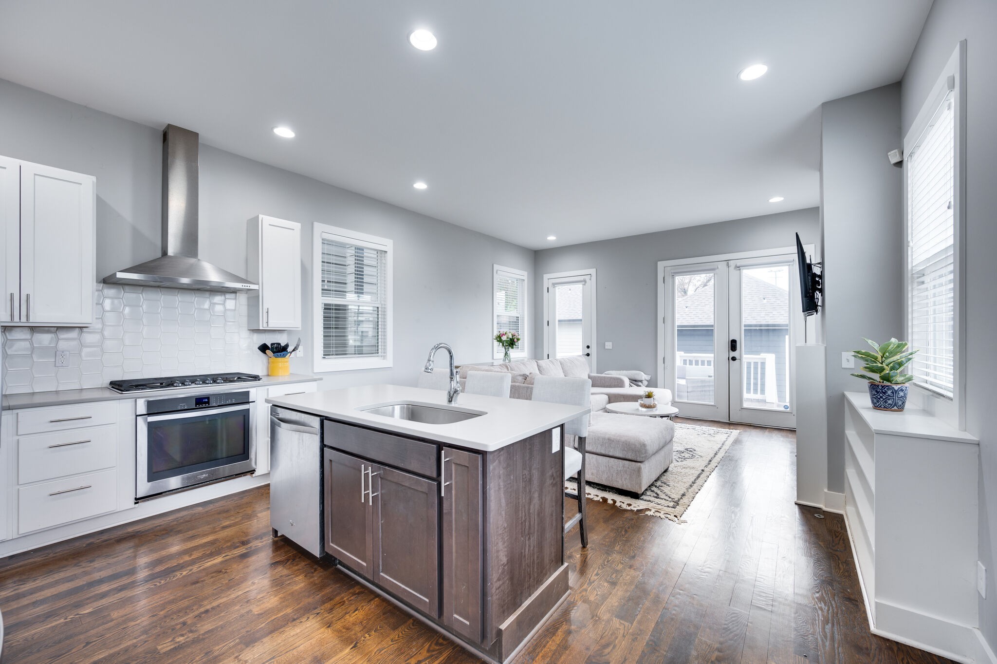 Nashville, Tennessee 37210, United States, 4 Bedrooms Bedrooms, ,3 BathroomsBathrooms,Residential,Active,122976