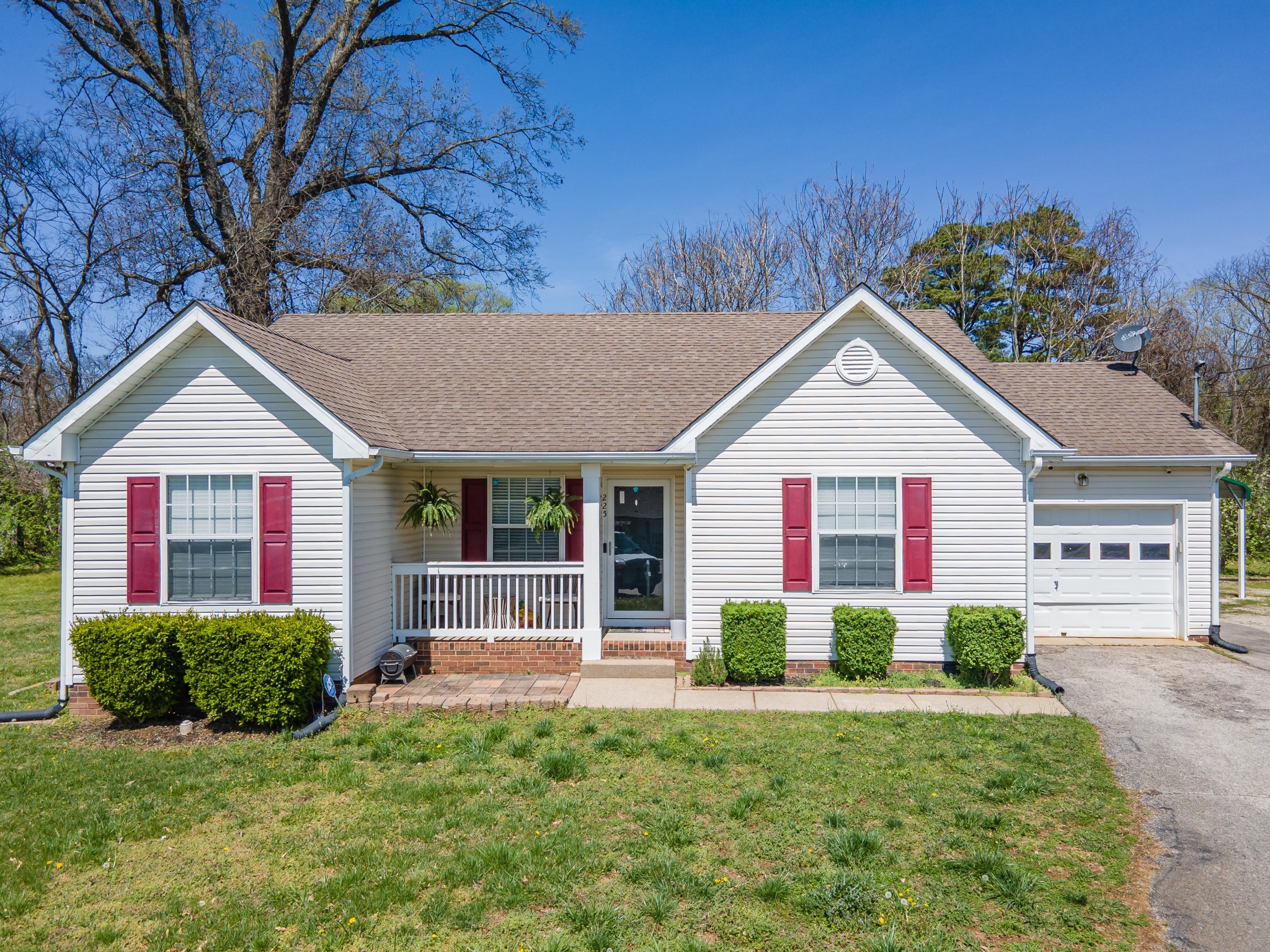225 Avra Ct
