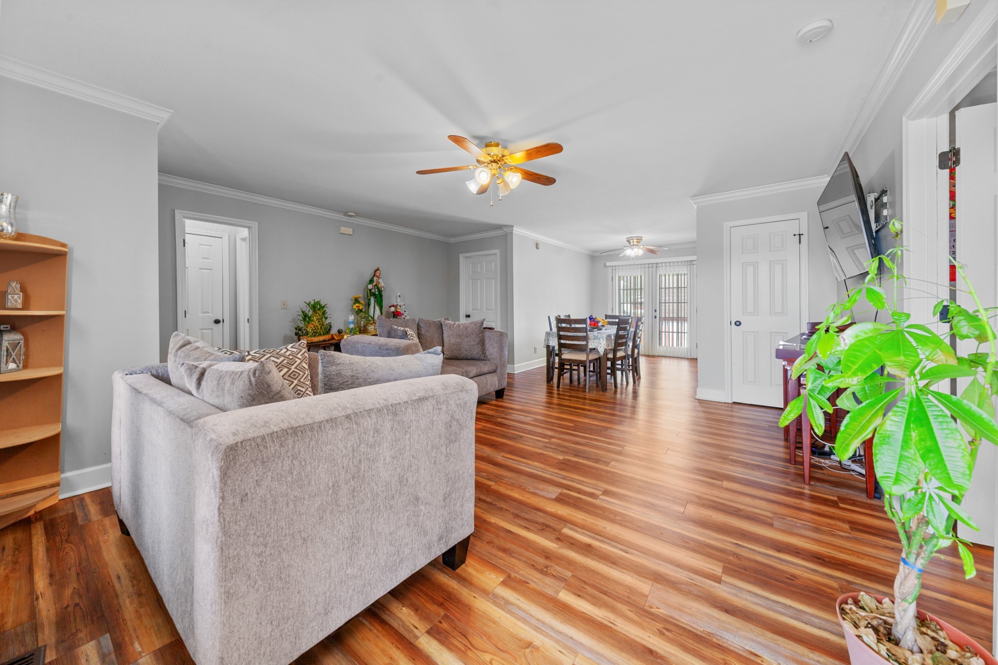 225 Avra Ct
