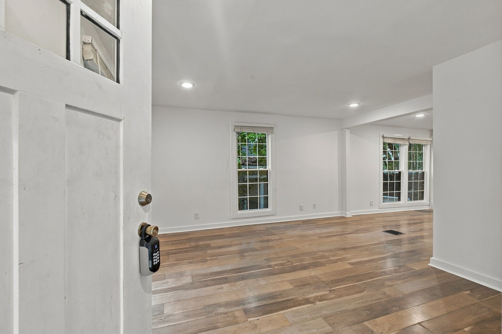 25 Lawn St