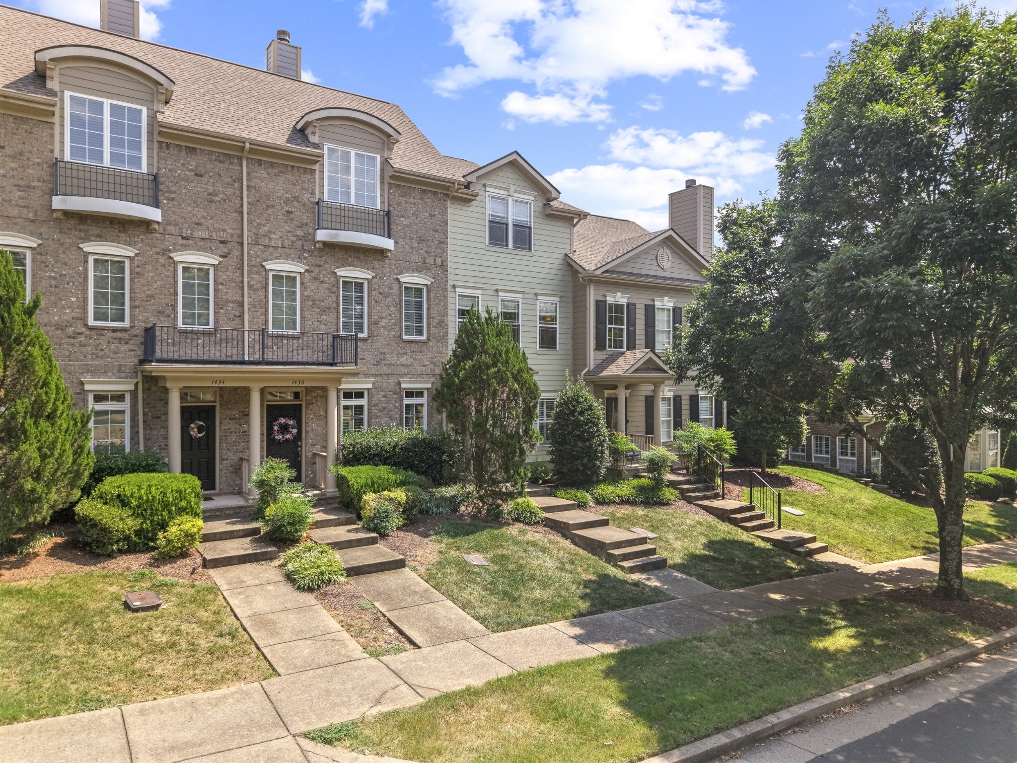 1438 Burnside Dr