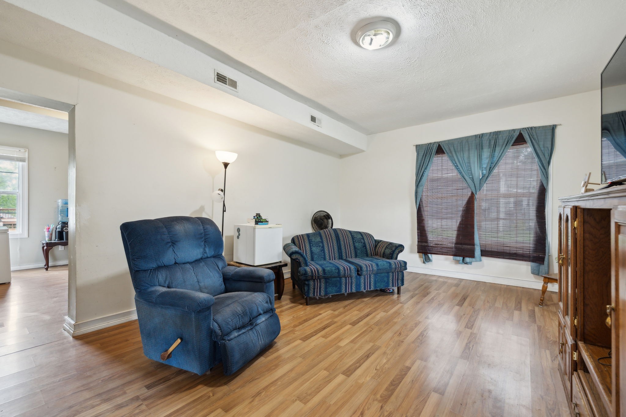 512 W High St
