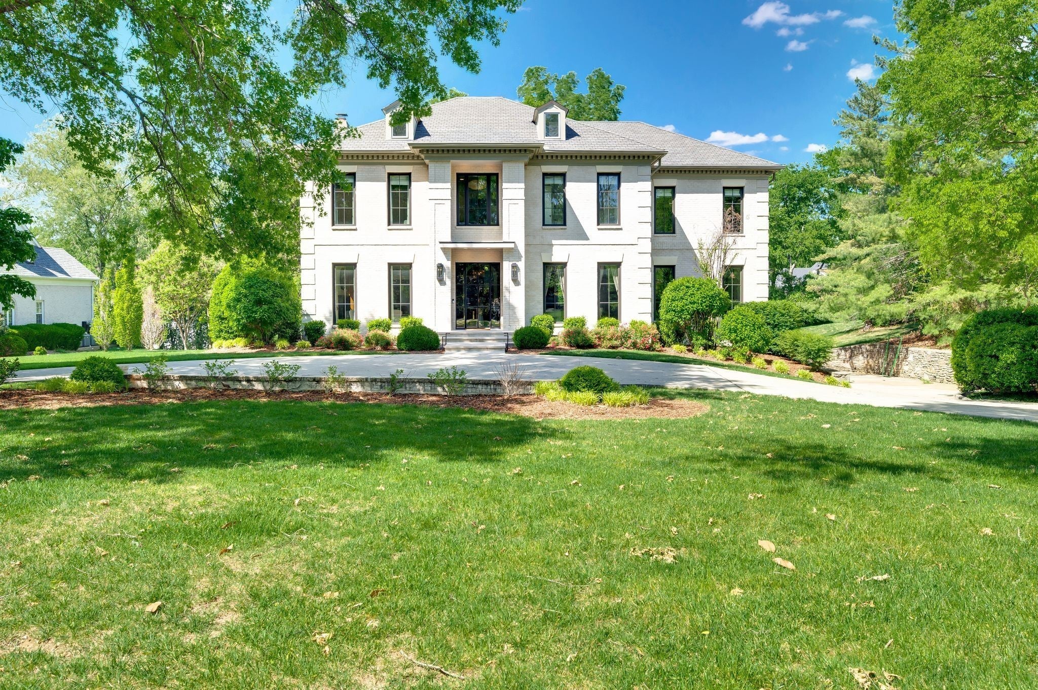 5-bed home for sale in Nashville, TN 37205, 4304 Warner Pl 4304 Warner Pl, Nashville TN 37205 5-bed home, photo 2 of 39