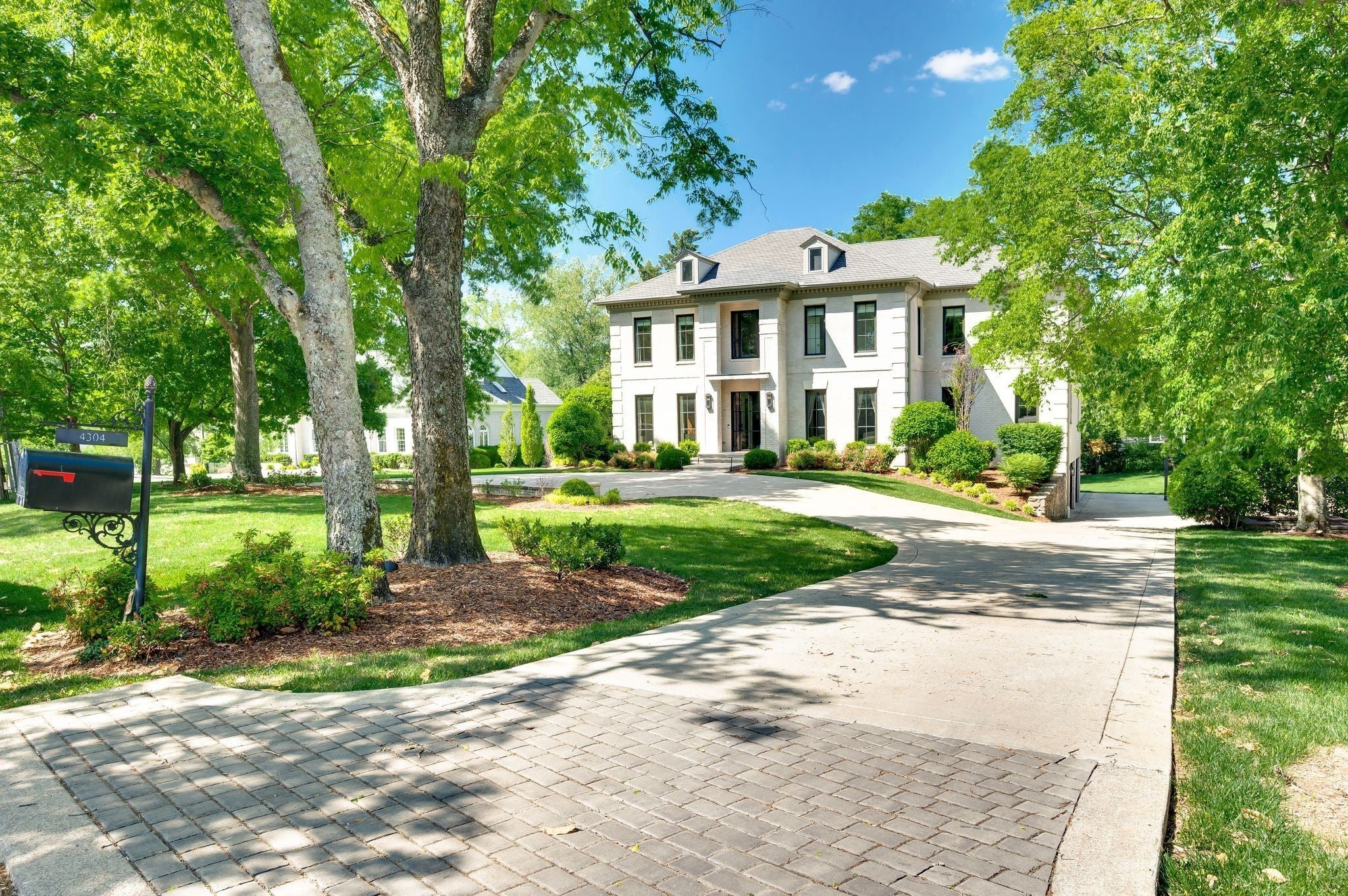 5-bed home for sale in Nashville, TN 37205, 4304 Warner Pl 4304 Warner Pl, Nashville TN 37205 5-bed home, photo 3 of 39