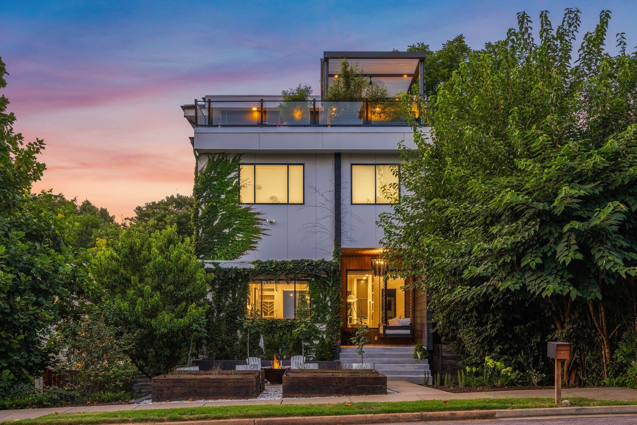 4-bed listing at 1105 Glenview Dr, Nashville