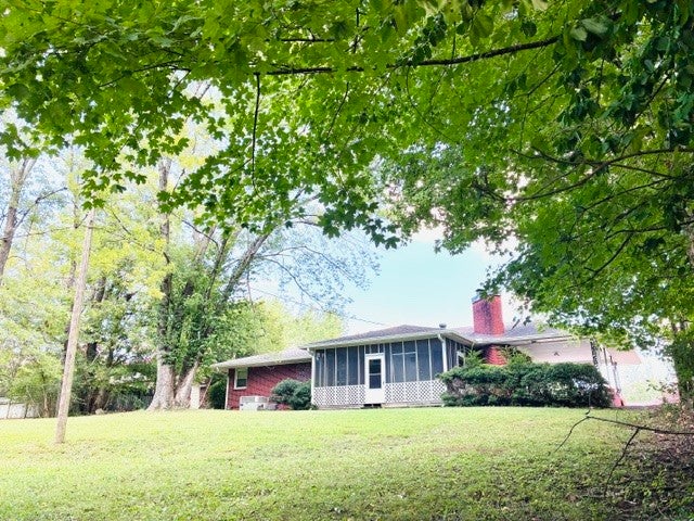 141 N Forrest Ave N